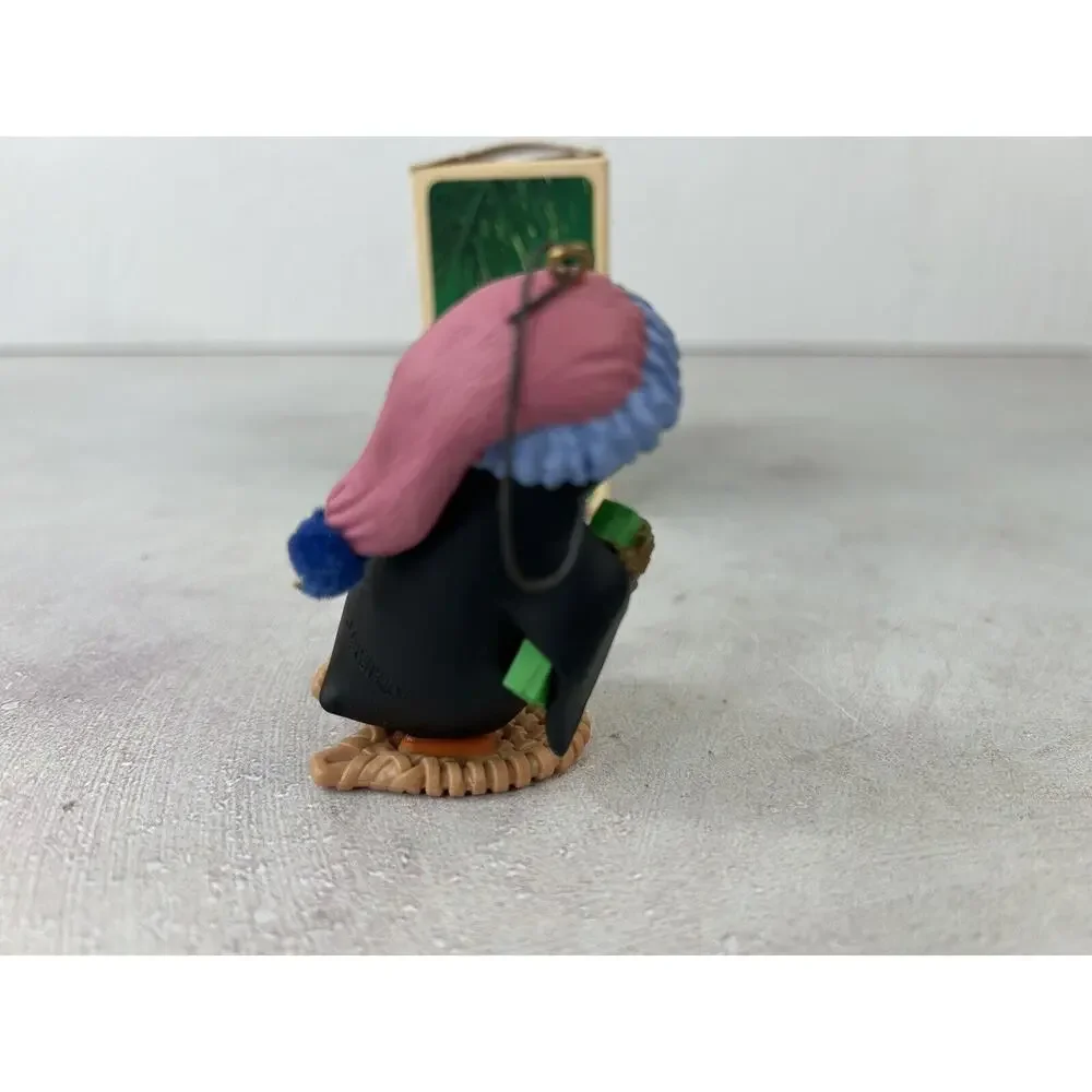 VINTAGE 1984 HALLMARK KEEPSAKE SNOWSHOE‎ PENGUIN ORNAMENT (CB4191)